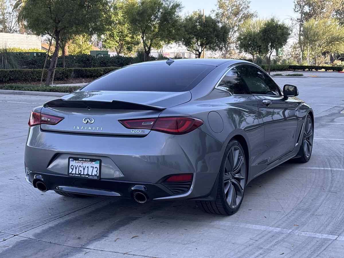 Used 2018 INFINITI Q60 Red Sport 400 w/ Sensory Package 3.0T Sport RWD image 3