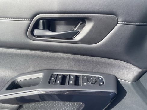 New 2025 Nissan Pathfinder SV w/ SV Premium Package image 23