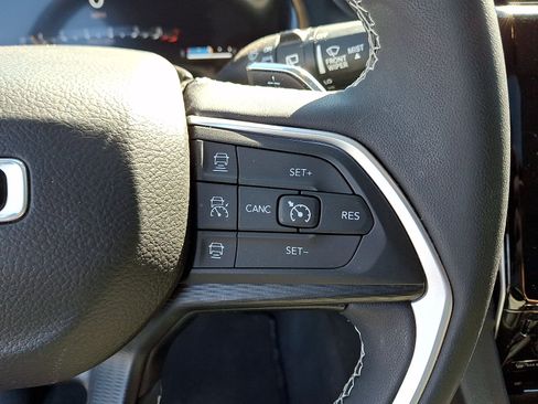 Used 2023 Jeep Grand Cherokee L Laredo AWD/4WD image 18