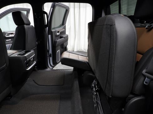 Used 2023 Chevrolet Silverado 1500 High Country w/ Technology Package image 13