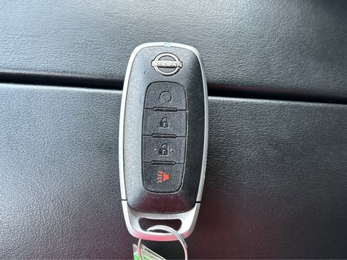 Used 2023 Nissan Rogue SV image 36