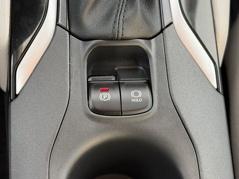 Used 2025 Toyota Corolla Cross L image 17