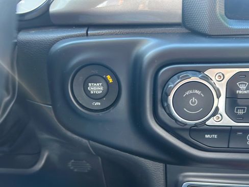 Used 2022 Jeep Wrangler Unlimited Sahara w/ Cold Weather Group image 18