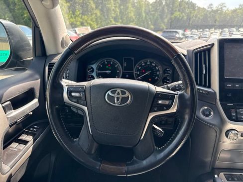Used 2018 Toyota Land Cruiser w/ Four Season Floor Mat Package AWD/4WD image 11