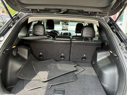 Used 2020 Jeep Cherokee Latitude Plus FWD image 15