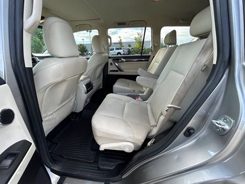 Used 2023 Lexus GX 460 Premium w/ Accessory Package AWD/4WD image 27