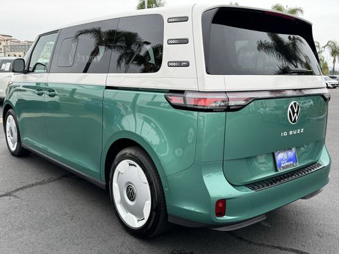 Used 2025 Volkswagen ID. Buzz 1st Edition image 7