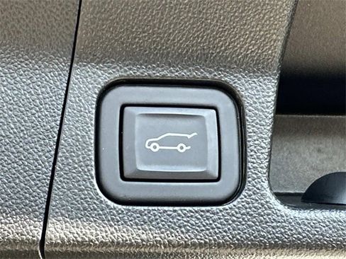 Used 2023 GMC Acadia SLT w/ Preferred Package image 20