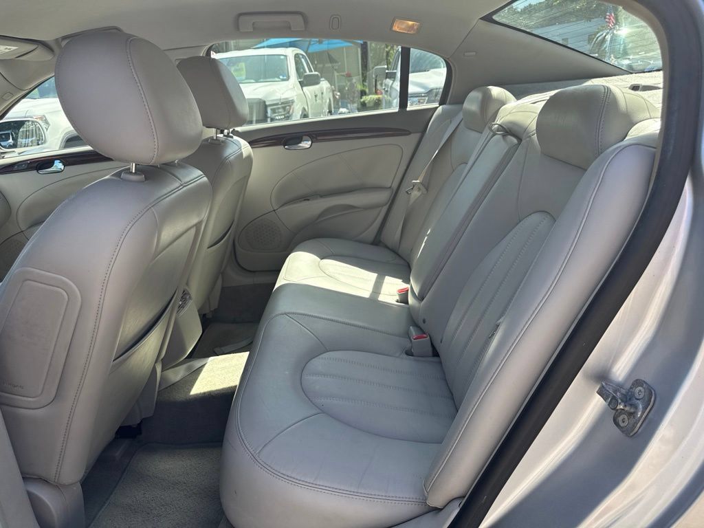 Used 2010 Buick Lucerne CXL FWD image 14
