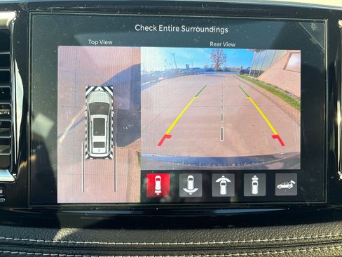 New 2026 Chrysler Pacifica Limited w/ Uconnect Theater Family Group image 23