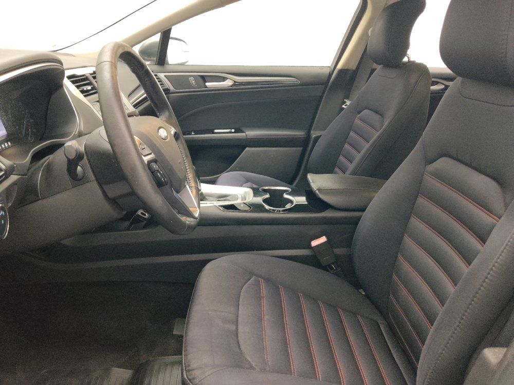 Used 2015 Ford Fusion SE w/ Equipment Group 201A FWD image 17