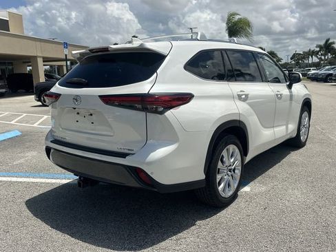 Used 2021 Toyota Highlander Limited FWD image 6