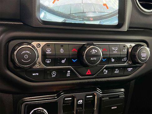 Used 2022 Jeep Wrangler Unlimited Sahara w/ Cold Weather Group image 28