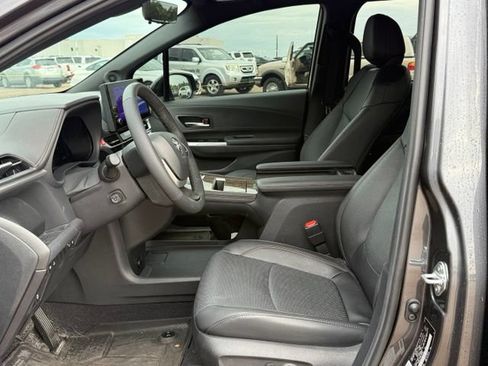 Used 2025 Toyota Sienna Limited AWD/4WD image 14