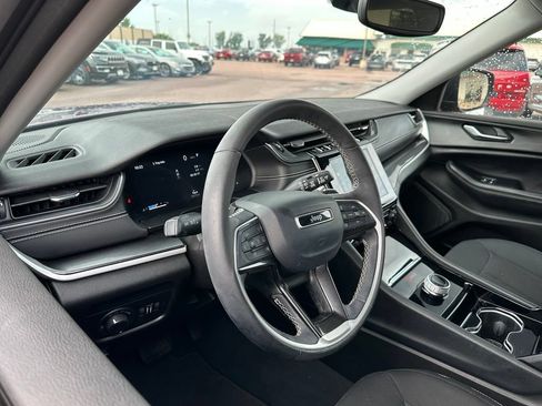 Used 2023 Jeep Grand Cherokee L Laredo w/ Luxury Tech Group I AWD/4WD image 2