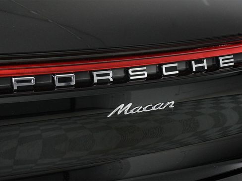 Used 2025 Porsche Macan image 22