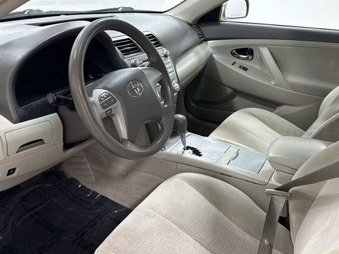 Used 2011 Toyota Camry LE image 12