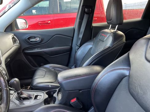 Used 2020 Jeep Cherokee Trailhawk w/ Cold Weather Group image 25