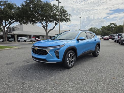 New 2026 Chevrolet Trax LT w/ Sunroof Package FWD image 11
