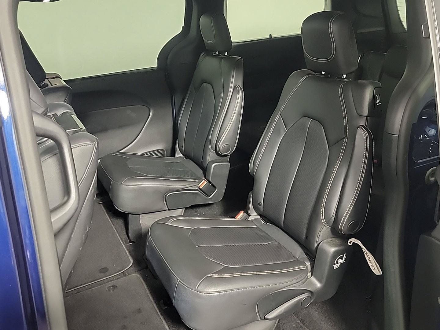 Used 2019 Chrysler Pacifica Touring-L Plus w/ Advanced Safetytec Group FWD image 18