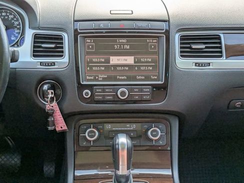 Used 2015 Volkswagen Touareg TDI AWD/4WD image 19