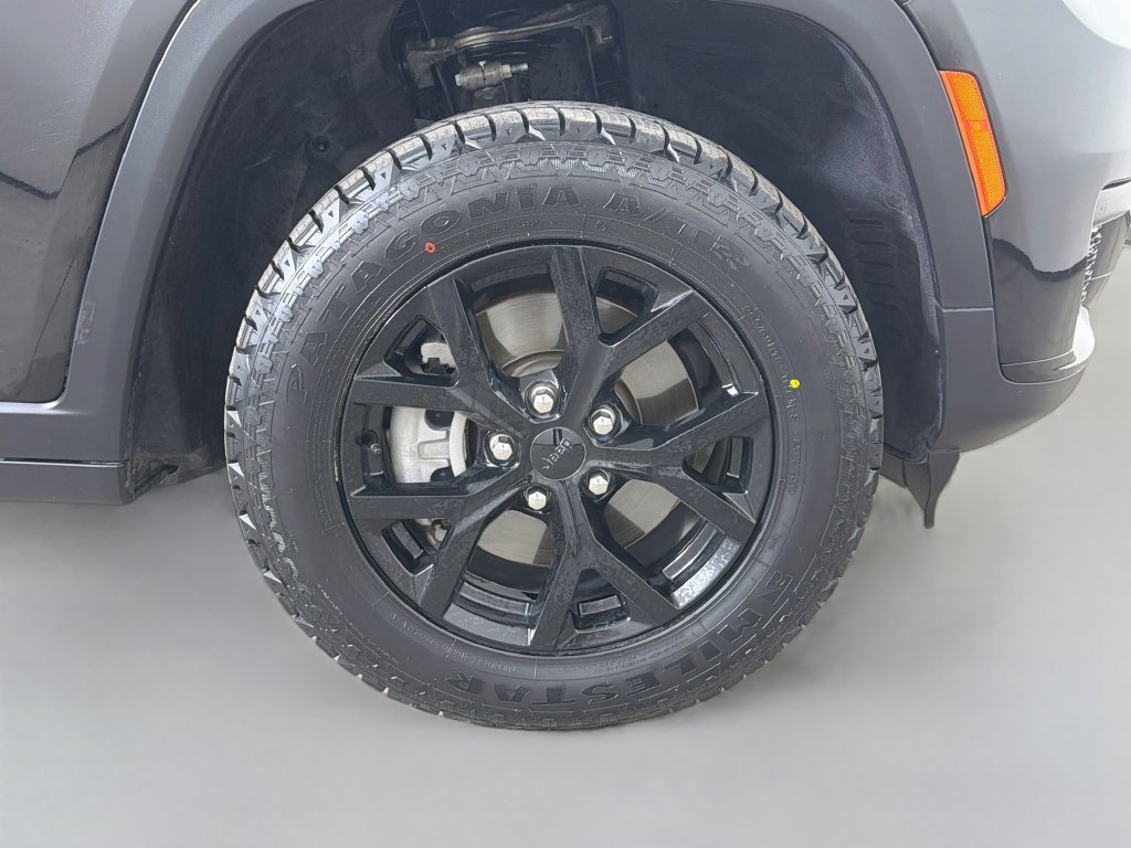Used 2024 Jeep Grand Cherokee L Altitude AWD/4WD image 29