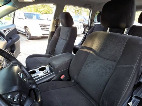 Used 2014 Nissan Pathfinder SV AWD/4WD image 29