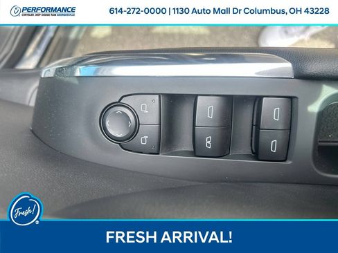 Used 2025 Chevrolet Traverse LT AWD/4WD image 17