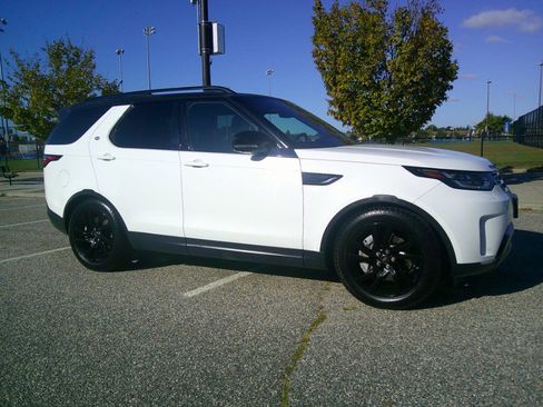 Used 2018 Land Rover Discovery HSE image 37