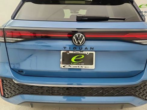 Used 2025 Volkswagen Tiguan SE R-Line FWD image 12