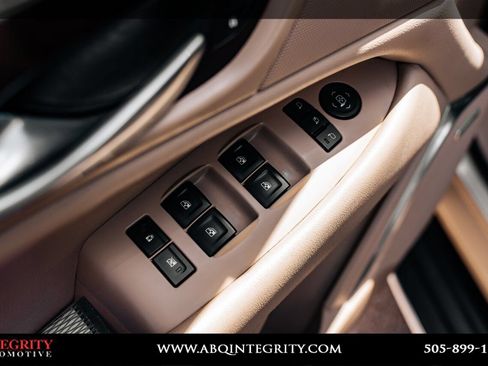 Used 2016 Cadillac Escalade Luxury AWD/4WD image 18