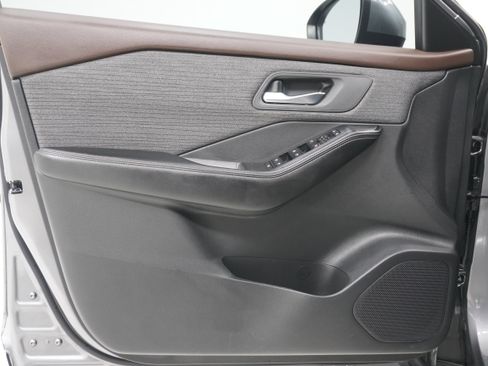 Used 2023 Nissan Rogue SV FWD image 13