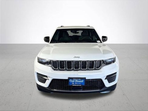 Certified 2025 Jeep Grand Cherokee Laredo AWD/4WD image 3