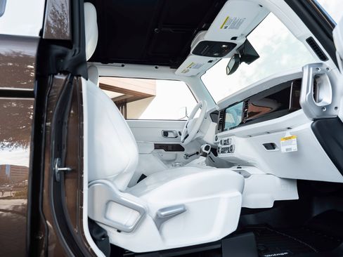 Used 2024 Ford Bronco Black Diamond image 57