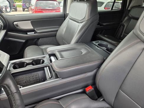 Used 2025 Ford Expedition Active AWD/4WD image 33