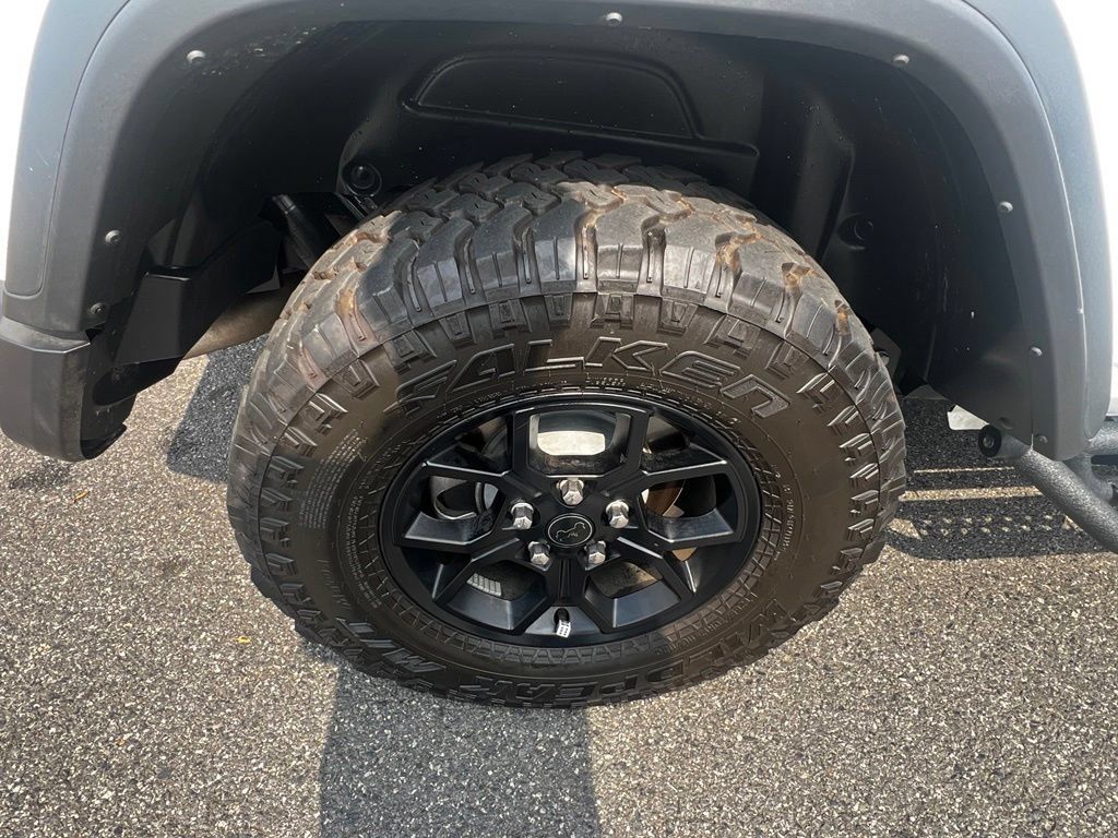 Used 2025 Jeep Wrangler Unlimited Sport AWD/4WD image 15
