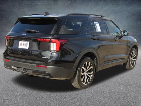 Used 2025 Ford Explorer ST-Line AWD/4WD image 7