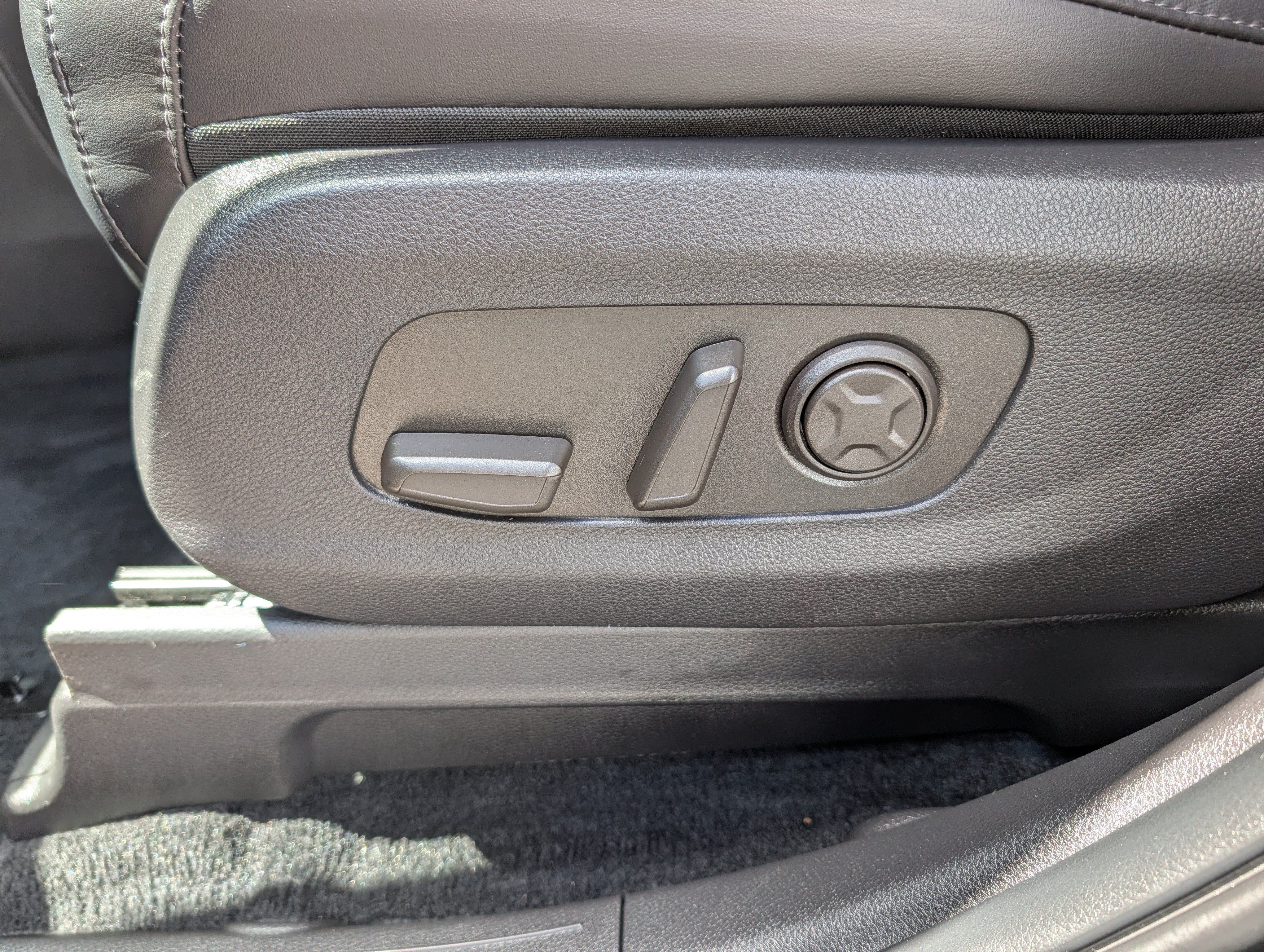 Certified 2025 Kia Carnival FWD image 20