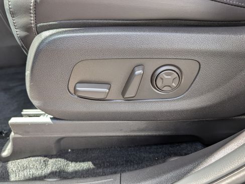 Certified 2025 Kia Carnival FWD image 20