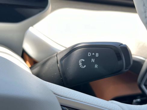 New 2025 Volkswagen ID. Buzz 1st Edition image 17