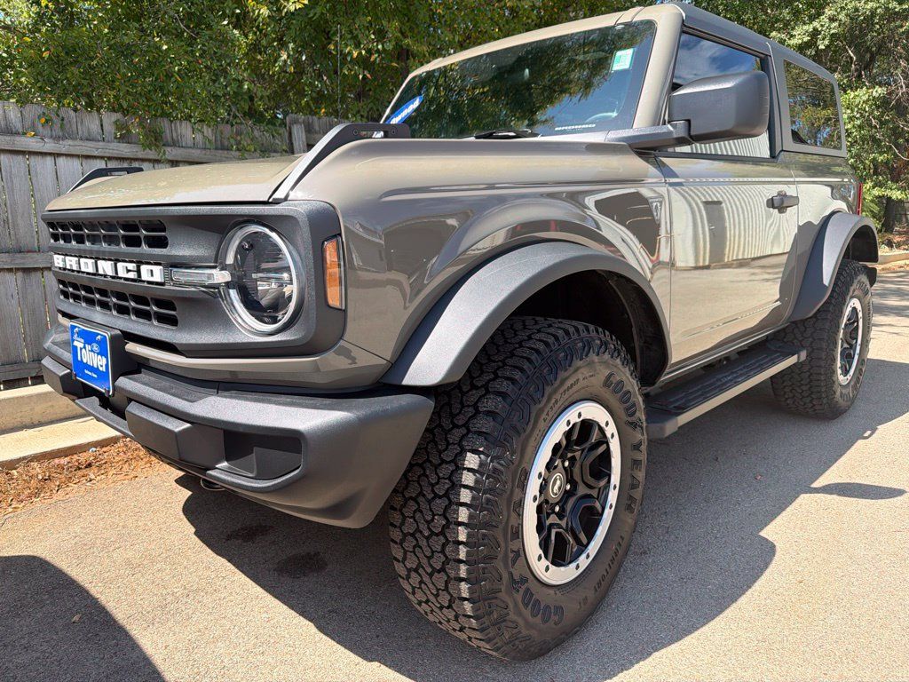 Used 2025 Ford Bronco 2-Door w/ Sasquatch Package AWD/4WD image 2