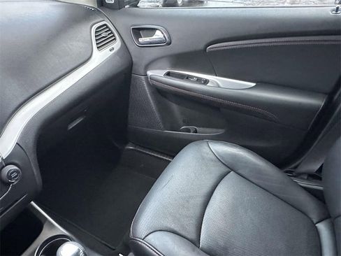 Used 2019 Dodge Journey GT w/ Driver Convenience Group image 32