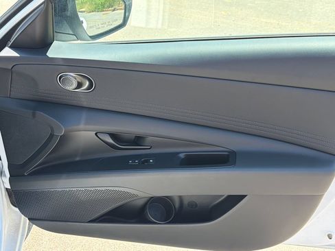 Certified 2025 Hyundai Elantra Sport FWD image 14