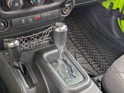 Used 2013 Jeep Wrangler Unlimited Sport image 29