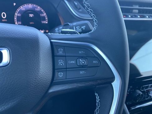 New 2025 Jeep Grand Cherokee Limited w/ Black Appearance Package image 19