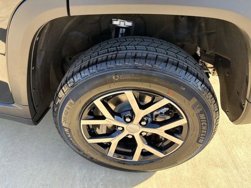 New 2025 Jeep Grand Cherokee Limited image 13