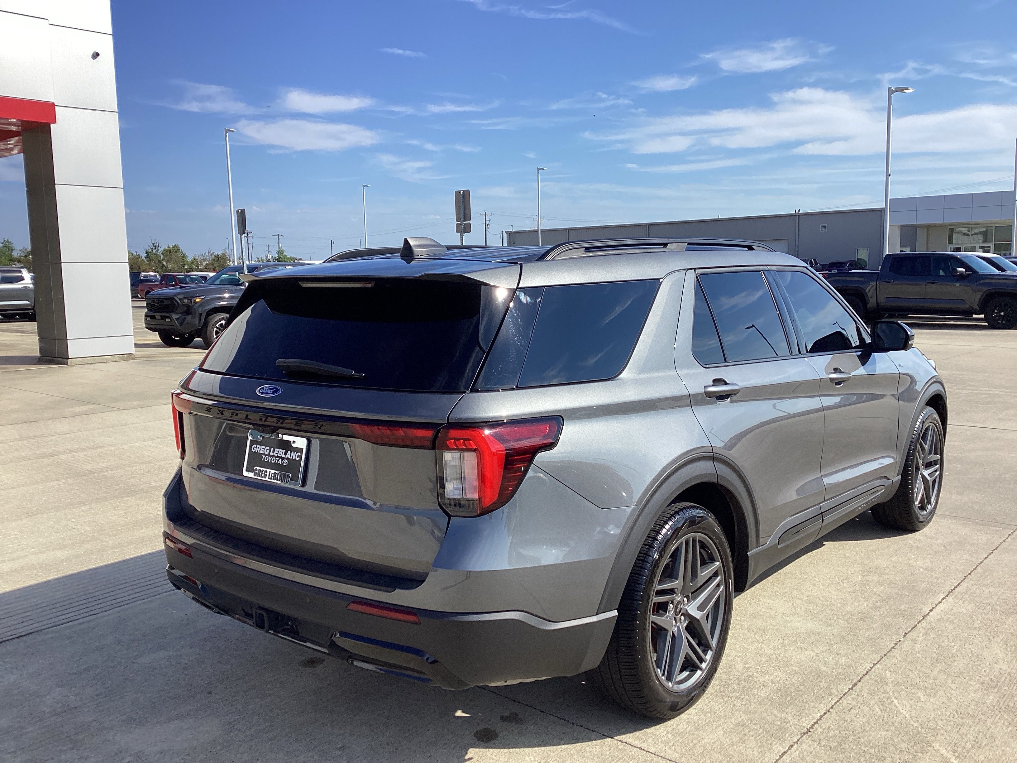 Used 2025 Ford Explorer ST-Line w/ Premium Package RWD image 10