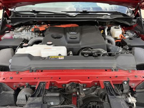 Used 2025 Toyota Tundra Platinum AWD/4WD image 34