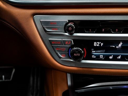 Used 2019 BMW 750i xDrive w/ Executive Package image 27