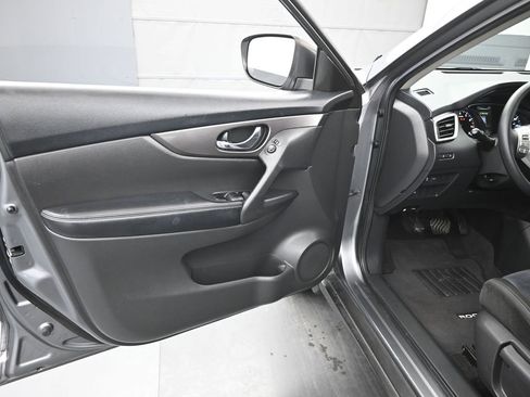 Used 2015 Nissan Rogue S image 12